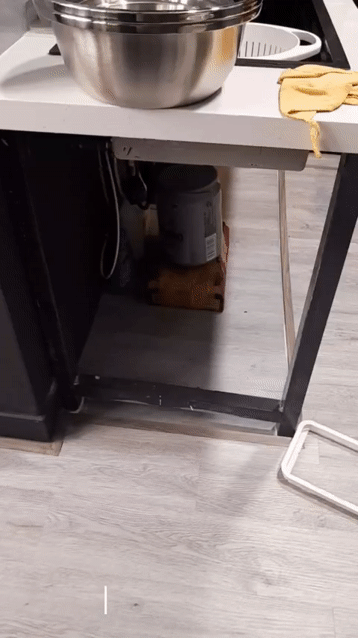 Cải tạo tủ bếp khung sắt sang cánh đặc phủ ACRYLIC. Mua bán Tủ, kệ gia đình tại Huyện Hóc Môn Tp Hồ Chí Minh được đăng bởi Nguyên tủ bếp nhựa ECOPLAST hình 1