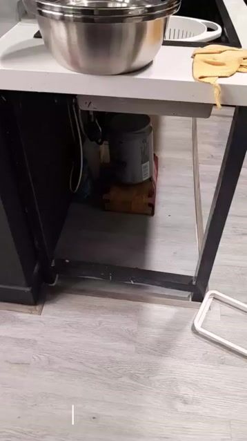 Cải tạo tủ bếp khung sắt sang cánh đặc phủ ACRYLIC. Mua bán Tủ, kệ gia đình tại Huyện Hóc Môn Tp Hồ Chí Minh được đăng bởi Nguyên tủ bếp nhựa ECOPLAST hình 1
