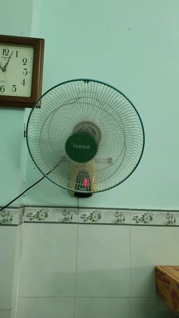 Quạt treo tường Senko chính hãng điều khiển remote. Mua bán Quạt tại Thành phố Thủ Dầu Một Bình Dương được đăng bởi Binh hình 1
