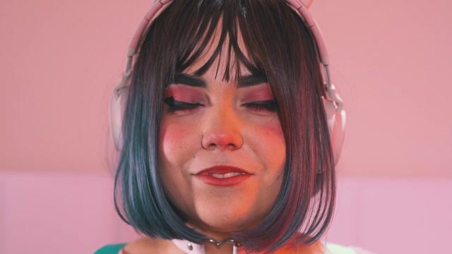 Model - Haru Lee curvy