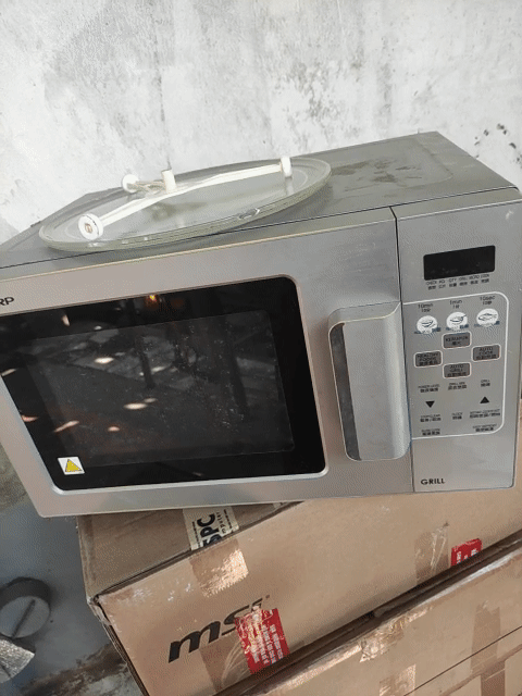 Lò vi sóng Sharp Xám còn xài tốt. Mua bán Bếp, lò, đồ điện nhà bếp tại Huyện Bến Lức Long An được đăng bởi Phan Tấn hình 1