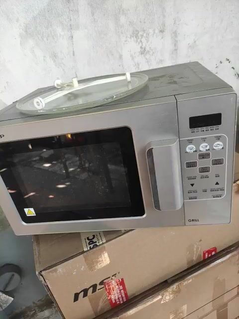 Lò vi sóng Sharp Xám còn xài tốt. Mua bán Bếp, lò, đồ điện nhà bếp tại Huyện Bến Lức Long An được đăng bởi Phan Tấn hình 1