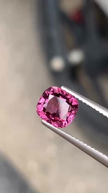 Đá quý Spinel Hồng tím 2,14 cara. Mua bán Đồ sưu tầm, đồ cổ tại Huyện Tánh Linh Bình Thuận được đăng bởi Trần hoàng  hình 1