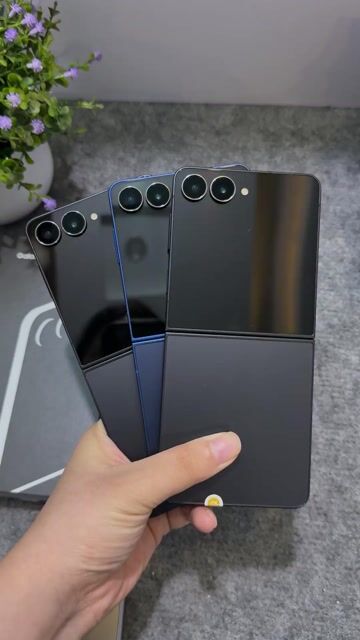 Samsung Galaxy Z Flip7 256GB. Mua bán Điện thoại tại Quận Cầu Giấy Hà Nội được đăng bởi Ngân Lưu hình 1