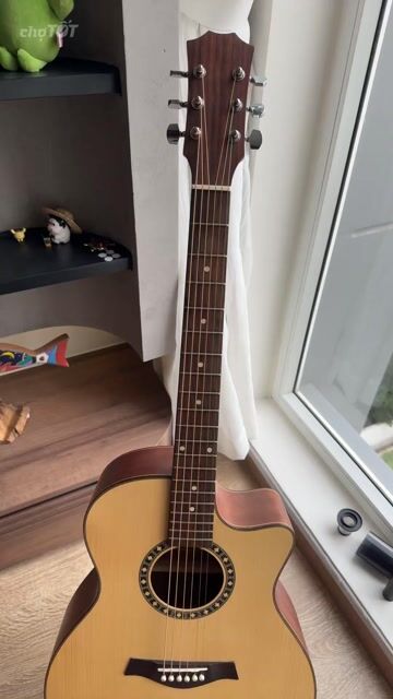 Đàn guitar Gỗ Sitka Nâu Vàng Mới 99%. Mua bán Nhạc cụ tại Quận 10 Tp Hồ Chí Minh được đăng bởi Mai hình 1
