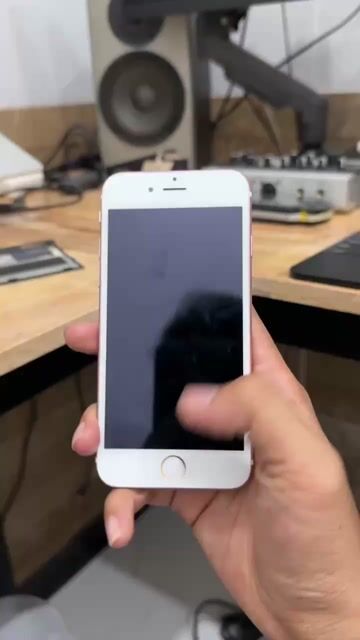 iPhone 6s 16GB Vàng hồng. Mua bán Điện thoại tại Thành phố Thủ Dầu Một Bình Dương được đăng bởi LUZY 249 hình 1