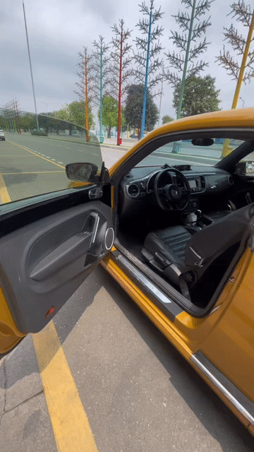 Volkswagen Beetle màu Vàng. Mua bán Ô tô tại Huyện Văn Giang Hưng Yên được đăng bởi Super Car hình 1