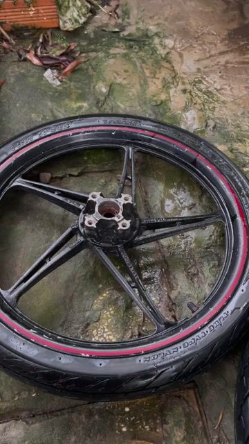 Mâm Xe Ex 2010 zin Như hình. Mua bán Phụ tùng xe tại Huyện Đức Hòa Long An được đăng bởi Minh T hình 1