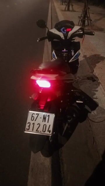 Honda Winner V1, Trắng Xanh, Tem Rời. Mua bán Xe máy tại Huyện Long Điền Bà Rịa - Vũng Tàu được đăng bởi Lành hình 1