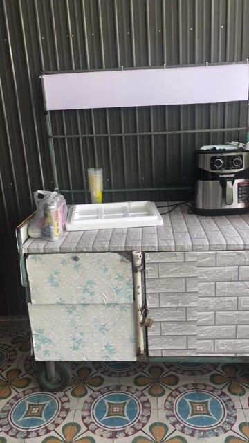 Xe đẩy bán hàng Kim loại Vàng dễ di chuyển. Mua bán Đồ chuyên dụng, Giống nuôi trồng tại Quận Sơn Trà Đà Nẵng được đăng bởi Trọng Trung hình 1