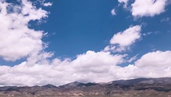 སྙིང་རྗེ་དང་བྱམས་ལྡན། (ཨ་མདོའི་སྐད)