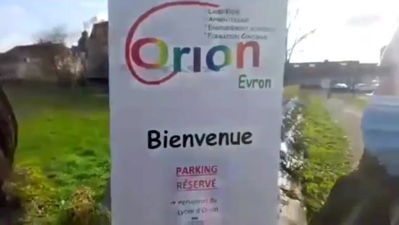 Une adolescente perdue dans son orientation