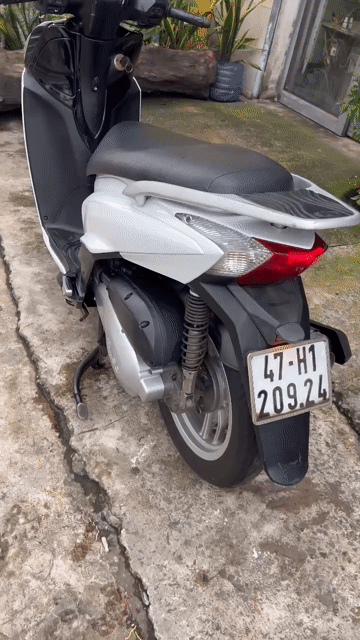 Kymco Trắng đen. Mua bán Xe máy tại Quận 12 Tp Hồ Chí Minh được đăng bởi Ngọc Danh hình 1