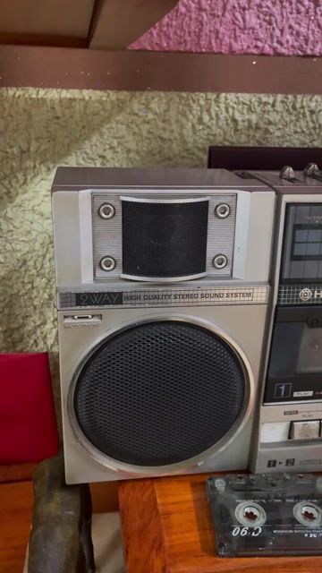 Đài cát sét Hitachi Bạc. Mua bán Tivi, Âm thanh tại Thành phố Thái Bình Thái Bình được đăng bởi Tiendungtptb hình 1