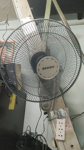 Quạt treo tường Senko Xám đã sử dụng. Mua bán Quạt tại Quận Ninh Kiều Cần Thơ được đăng bởi phuochoa hình 1