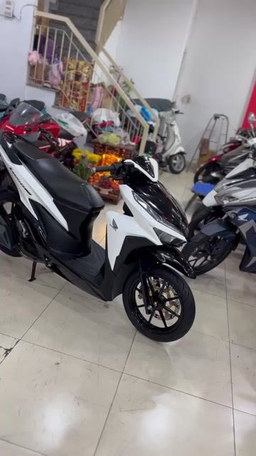 Honda Vario 150 2020 Trắng đen.BS86.Xe quá đẹp. Mua bán Xe máy tại Quận 6 Tp Hồ Chí Minh được đăng bởi Cửa Hàng Xe Máy Hoà Bùi hình 1