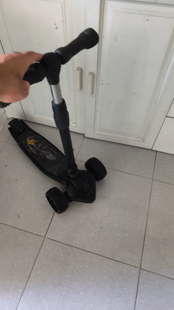 scooter 3 bánh có đèn led. Mua bán Mẹ và bé tại Thành phố Vũng Tàu Bà Rịa - Vũng Tàu được đăng bởi Trần Xuân Hãn hình 1