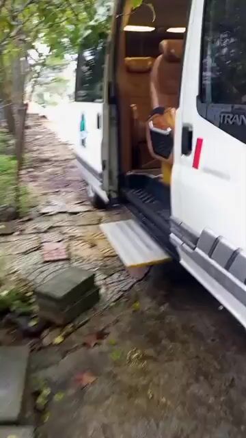 Ford Transit 2018 10 chỗ Trắng. Mua bán Phương tiện khác tại Quận Sơn Trà Đà Nẵng được đăng bởi Trần Quốc Thắng hình 1