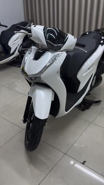 Honda SH 125i 2022 Trắng. Mua bán Xe máy tại Quận Thanh Khê Đà Nẵng được đăng bởi THẾ MẪN CHUYÊN XE LƯỚT CÓ BÁN TRẢ GÓP  hình 1