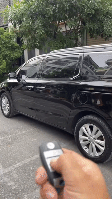 KIA Sedona GATH 2016 Đen 120.000 km. Mua bán Ô tô tại Quận 12 Tp Hồ Chí Minh được đăng bởi Chiều HT hình 1