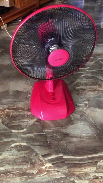 Quạt bàn Midea FT40-9K Đỏ 50W. Mua bán Quạt tại Thị xã Bến Cát Bình Dương được đăng bởi Nguyễn Minh Vương hình 1