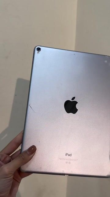 Apple iPad Pro 10.5 64GB Wifi Xám. Mua bán Máy tính bảng tại Quận Hoàng Mai Hà Nội được đăng bởi Ly Ly hình 1