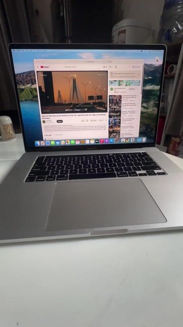 Dư máy em bán MacBook Pro i7 16 inch 16GB/512GB. Mua bán Laptop tại Quận Phú Nhuận Tp Hồ Chí Minh được đăng bởi Hoàng Dũng hình 1