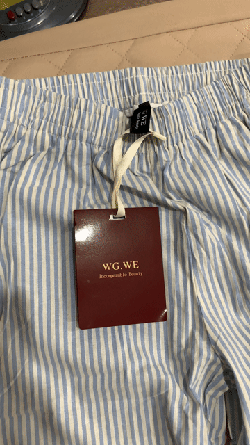 Quần Nữ WGWE Kẻ sọc xanh trắng size S. Mua bán Quần áo tại Quận Đống Đa Hà Nội được đăng bởi Ha Nguyen hình 1