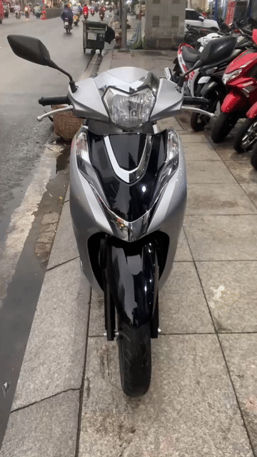 Honda Lead 4val 2023 Bạc Đã qua sử dụng. Mua bán Xe máy tại Quận Tân Phú Tp Hồ Chí Minh được đăng bởi Tuanduy hình 1