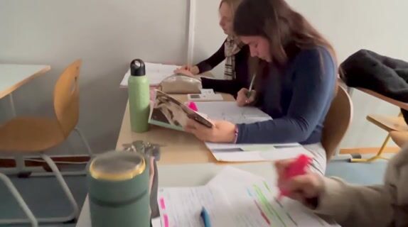 Découvrez le métier de politicien : entre responsabilité et engagement