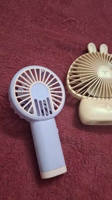 Quạt sạc mini Tím, Kem, Trắng. Mua bán Quạt tại Quận 4 Tp Hồ Chí Minh được đăng bởi Hạnh hình 1