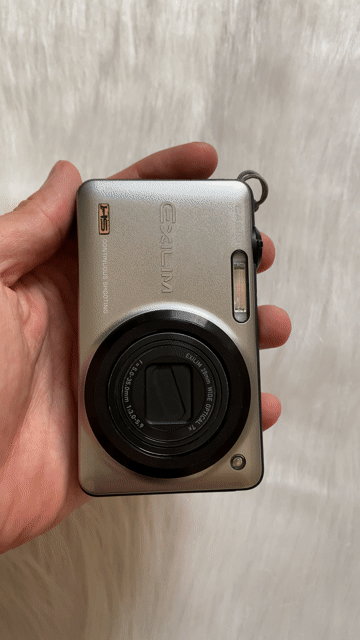 Máy ảnh Casio Exilim ZR10 Bạc 98%. Mua bán Máy ảnh, Máy quay tại Quận Cầu Giấy Hà Nội được đăng bởi Vũ Thành Long hình 1