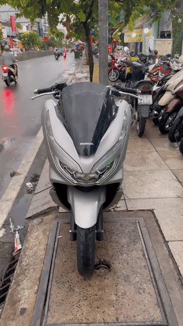 Honda PCX 150 2020 Bạc Đã sử dụng. Mua bán Xe máy tại Quận Tân Phú Tp Hồ Chí Minh được đăng bởi Tuanduy hình 1