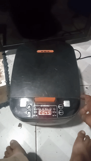 Nồi cơm điện BANRIKOU Đen. Mua bán Bếp, lò, đồ điện nhà bếp tại Thị xã Tân Uyên Bình Dương được đăng bởi ANHTACO  hình 1
