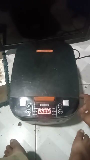 Nồi cơm điện BANRIKOU Đen. Mua bán Bếp, lò, đồ điện nhà bếp tại Thị xã Tân Uyên Bình Dương được đăng bởi ANHTACO  hình 1