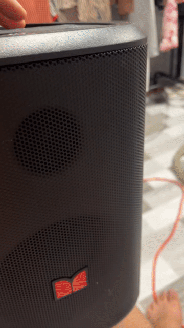 cần bán loa Bluetooth Monster Sparkle như hình. Mua bán Tivi, Âm thanh tại Huyện Gò Công Đông Tiền Giang được đăng bởi Nguyen Hoang Dũ hình 1