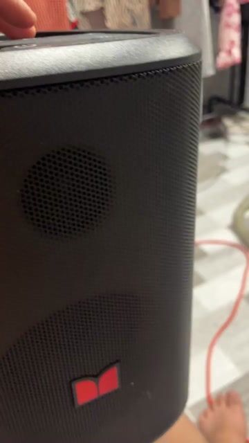 cần bán loa Bluetooth Monster Sparkle như hình. Mua bán Tivi, Âm thanh tại Huyện Gò Công Đông Tiền Giang được đăng bởi Nguyen Hoang Dũ hình 1