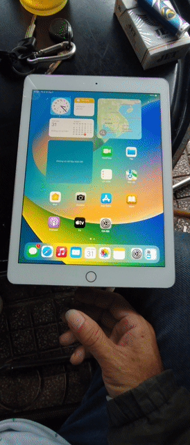 Apple iPad 5 32GB Vàng Vân tay nhạy. Mua bán Máy tính bảng tại Quận Bình Tân Tp Hồ Chí Minh được đăng bởi Chuyên Xác Sống  hình 1
