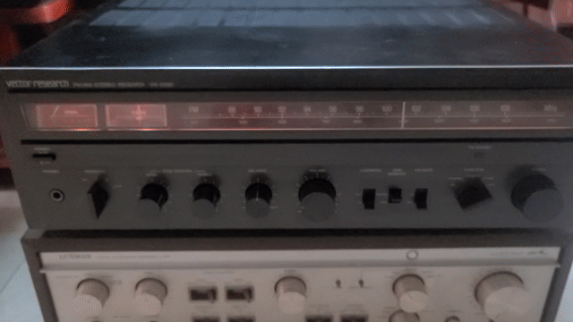 Amply Vector Research VR-2500 Đen AM/FM. Mua bán Tivi, Âm thanh tại Thành phố Sóc Trăng Sóc Trăng được đăng bởi trần châu hình 1