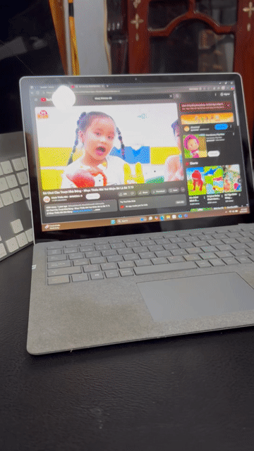 Surface laptop 2 màn siêu mỏng cho học tập. Mua bán Laptop tại Thành phố Buôn Ma Thuột Đắk Lắk được đăng bởi MUA THEO NHU CẦU hình 1