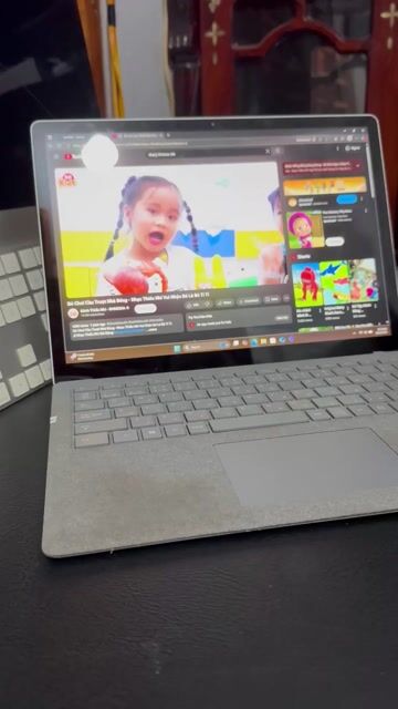 Surface laptop 2 màn siêu mỏng cho học tập. Mua bán Laptop tại Thành phố Buôn Ma Thuột Đắk Lắk được đăng bởi MUA THEO NHU CẦU hình 1