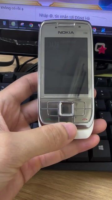 Nokia E66 Trắng Điện thoại nắp trượt 98.99%. Mua bán Điện thoại tại Quận Hoàng Mai Hà Nội được đăng bởi Xuân Trường hình 1