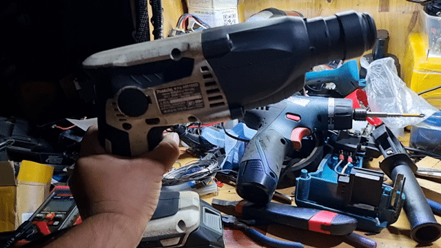 Máy khoan bê tông Makita HR165D. Mua bán Đồ chuyên dụng, Giống nuôi trồng tại Thành phố Thủ Đức Tp Hồ Chí Minh được đăng bởi Ân hình 1