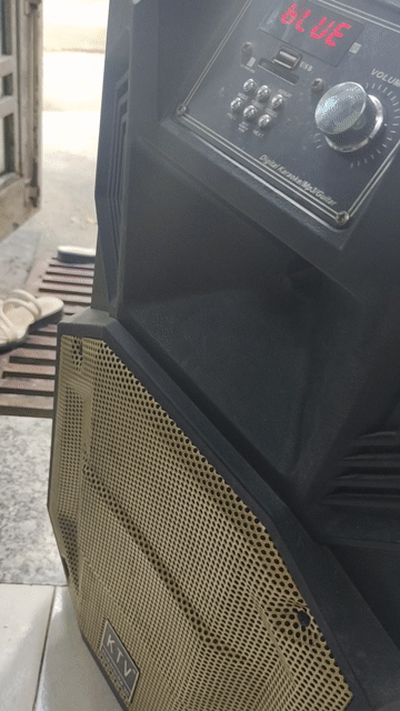 Loa kéo hát karaoke màu Đen có Mic. Mua bán Tivi, Âm thanh tại Quận Bình Tân Tp Hồ Chí Minh được đăng bởi Điên tư Phuc An  hình 1