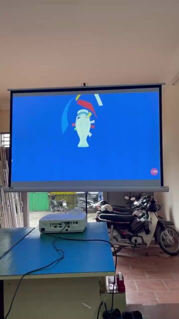 Máy chiếu  Mới 99% , tặng màn chiếu ,dây HDMI. Mua bán Đồ dùng văn phòng tại Quận Hoàng Mai Hà Nội được đăng bởi Bùi Thanh Trường hình 1