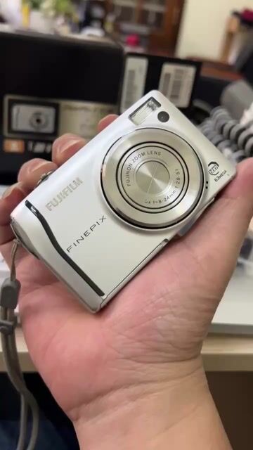 Máy ảnh Fujifilm FinePix F40 fd Bạc. Mua bán Máy ảnh, Máy quay tại Quận Cầu Giấy Hà Nội được đăng bởi Đỗ Kỷ hình 1