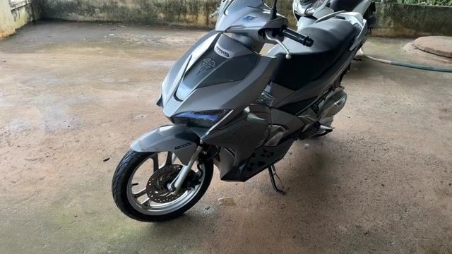 Honda Air Blade Bạc 70000 km. Mua bán Xe máy tại Huyện Bảo Lâm Lâm Đồng được đăng bởi THẾ DUY hình 1