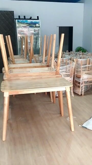 Bộ bàn ghế ăn gỗ cao su tự nhiên . Mua bán Bàn ghế tại Quận Cẩm Lệ Đà Nẵng được đăng bởi Ngọcn shop hình 1