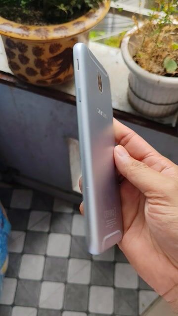 Samsung Galaxy J7 Pro Bạc. Mua bán Điện thoại tại Quận Thanh Khê Đà Nẵng được đăng bởi Anh đen hình 1