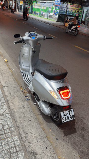 Piaggio Vespa 2016 màu Bạc. Mua bán Xe máy tại Quận Bình Tân Tp Hồ Chí Minh được đăng bởi Hiếu Nguyên hình 1
